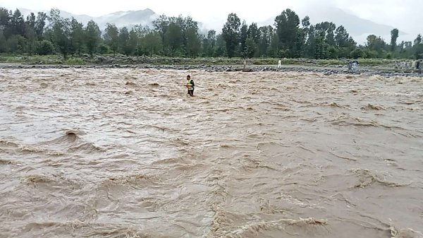 融易富 巴基斯坦开伯尔-普什图省暴雨已造成47人死亡