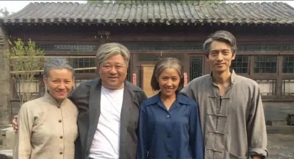 牛豆网 54岁演妈仍像40岁，她拍公益广告火遍全国，生活却低调幸福？