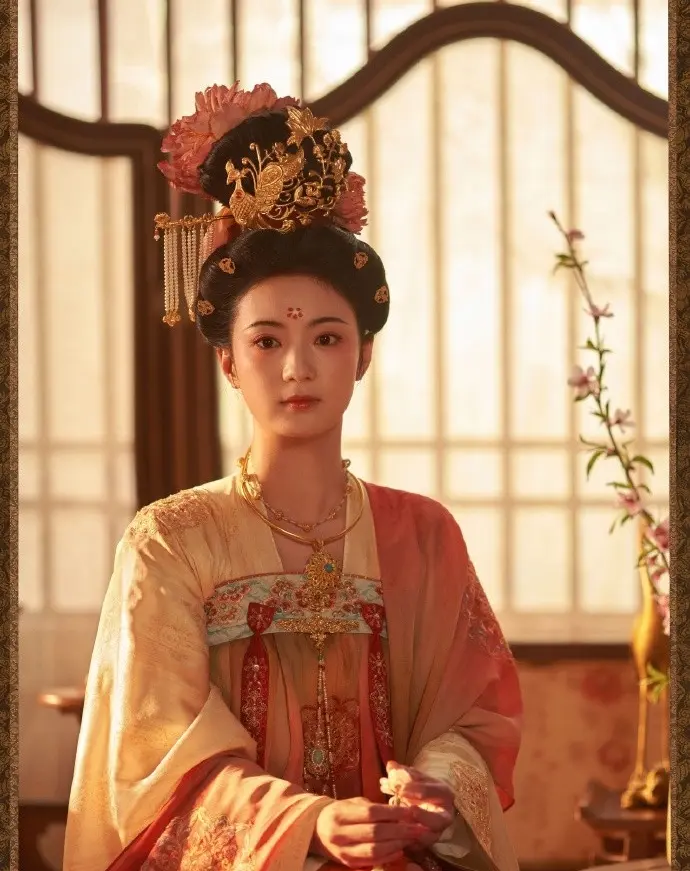 美港通配资 熬夜追到3点！《入青云》开播2小时破8000万，古装剧有救了？