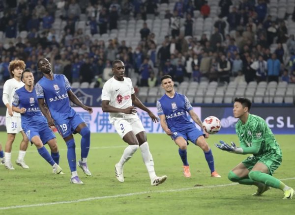 牛股动力 联赛争冠竟然成了请客吃饭？海港输了，蓉城不赢，申花踢出 “赛季最差”